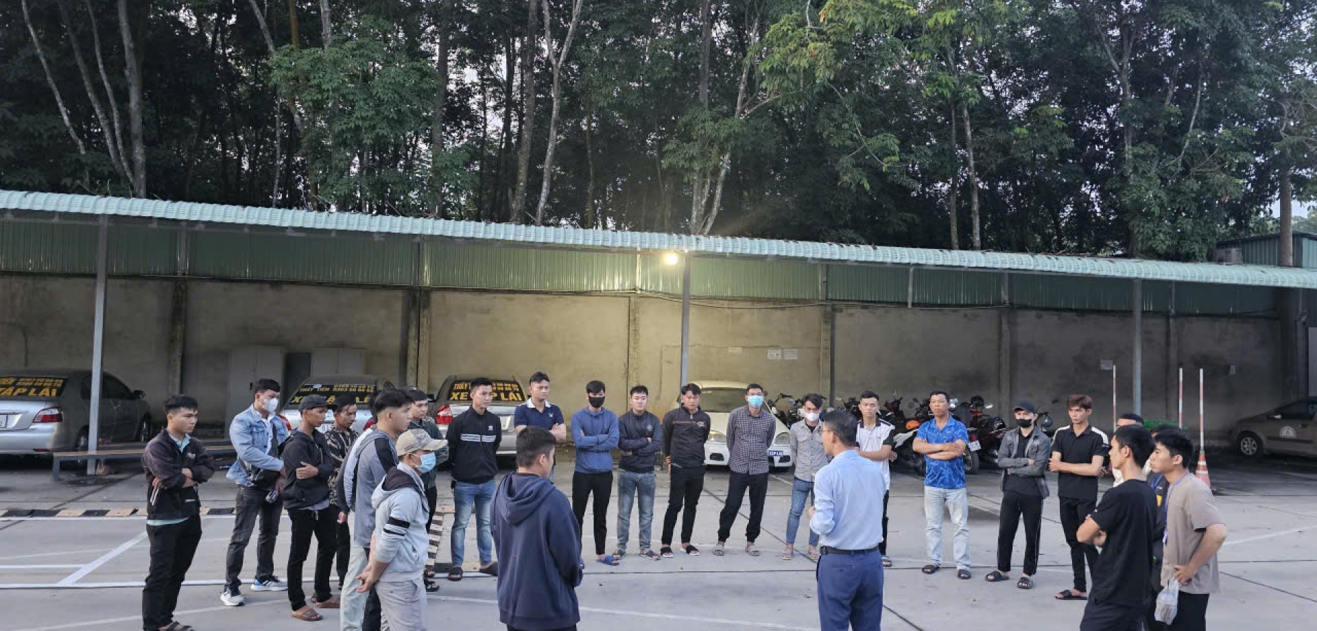 Hướng dẫn chi tiết các thao tác quan trọng khi thi lái xe ô tô thực tế