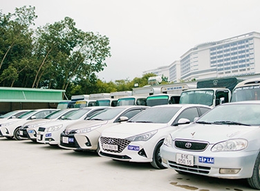 Xe ô tô tập lái trường đào tạo trung cấp nghề nghiệp vụ Bình Dương thầy Tiến