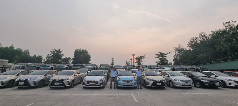 Xe ô tô tập lái trường đào tạo trung cấp nghề nghiệp vụ Bình Dương thầy Tiến